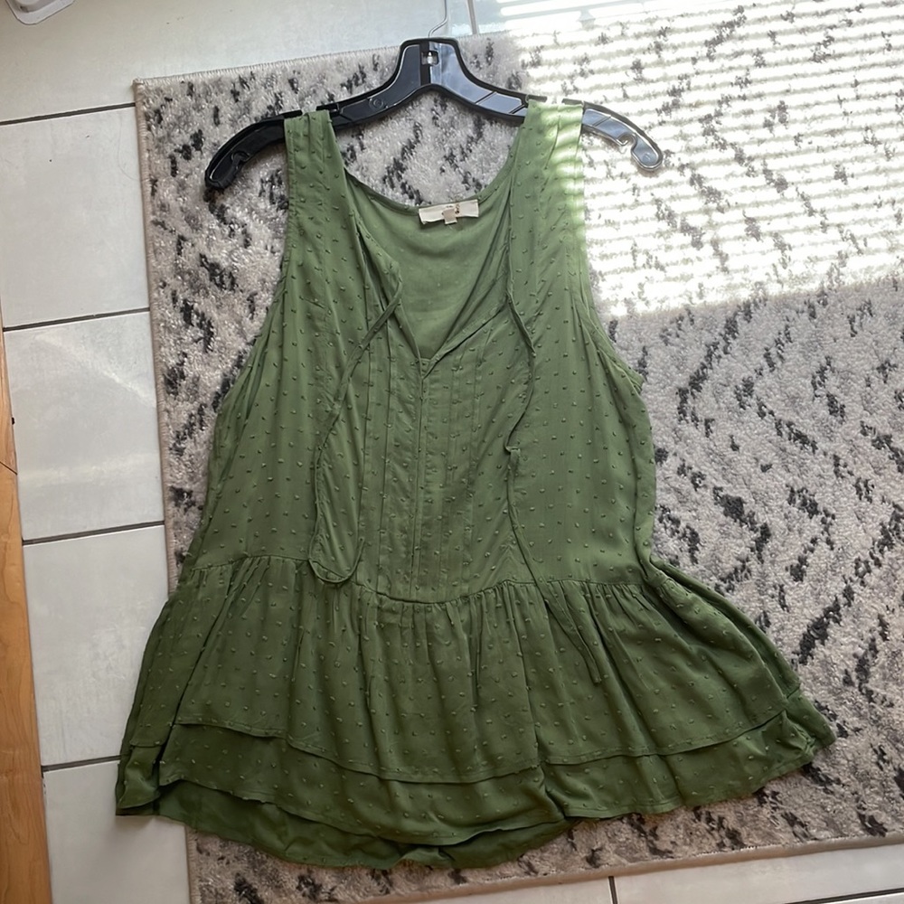 Entro green flowy tank